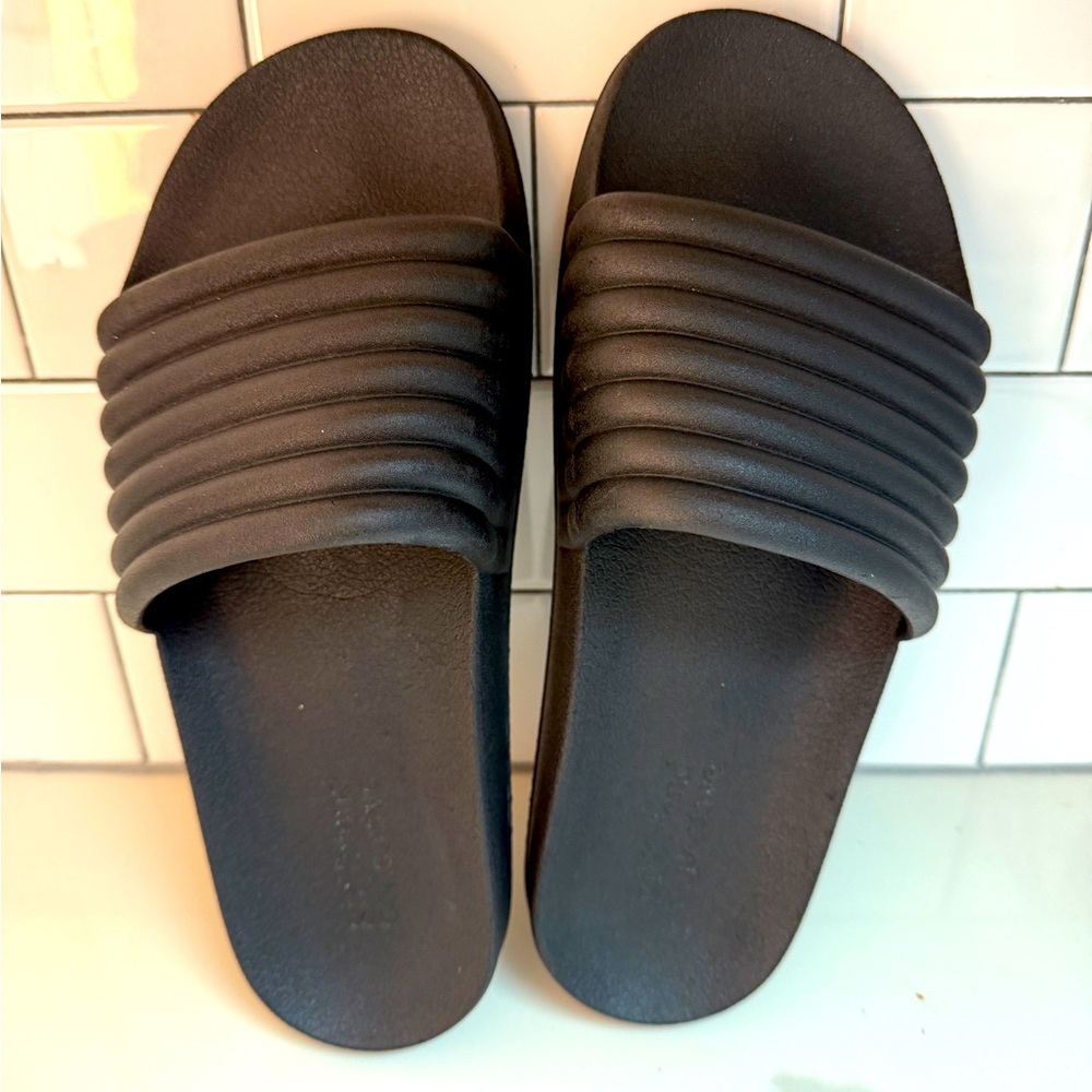 Girlfriend Collective ReSlides in Black - Unisex Size 8 Women’s/7 Men’s
